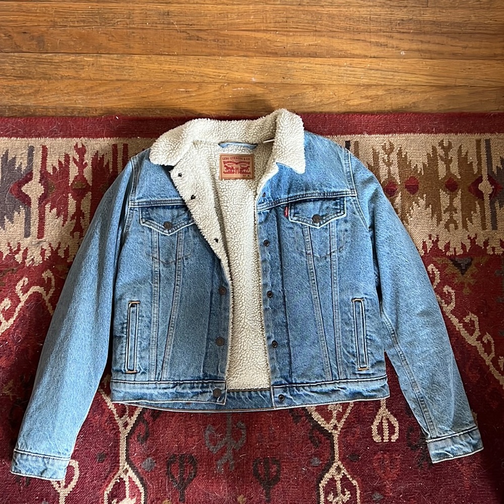 Womens Levi’s Sherpa trucker jean Jacket
